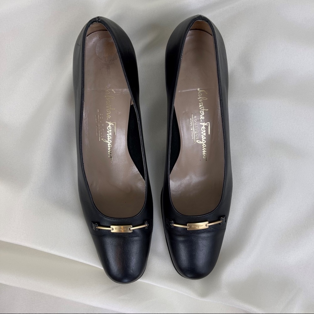 80s Vintage Salvatore Ferragamo Black Pumps - Picture 2 of 8